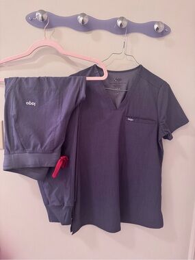 Lago Women’s Scrub Set